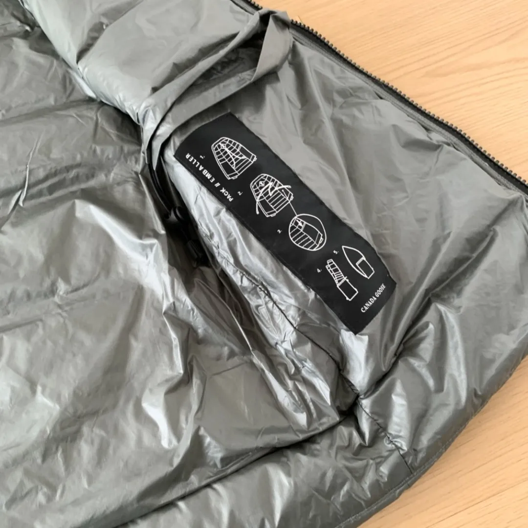 Style number: Y 77 Canadian brand Canada Goose men's and women's CROFTON lightweight down vest 2229M DWR water-repellent treatment Wind Wall windproof fabric Filled with down content Original mold opening Details one-to-one production Beautiful upper body effect Exclusively available on the Xiaohongshu purchasing platform The highest version on the market Sizes: XS S M L XL XXL